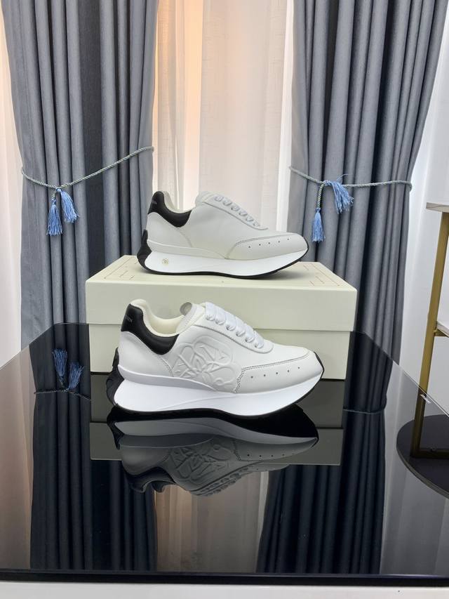 顶级版本，情侣码35-44 Alexander Mcqueen 亚历山大.麦昆 早春新款sprint运动跑步老爹鞋 顶级版本 Sprint Runner 采用了